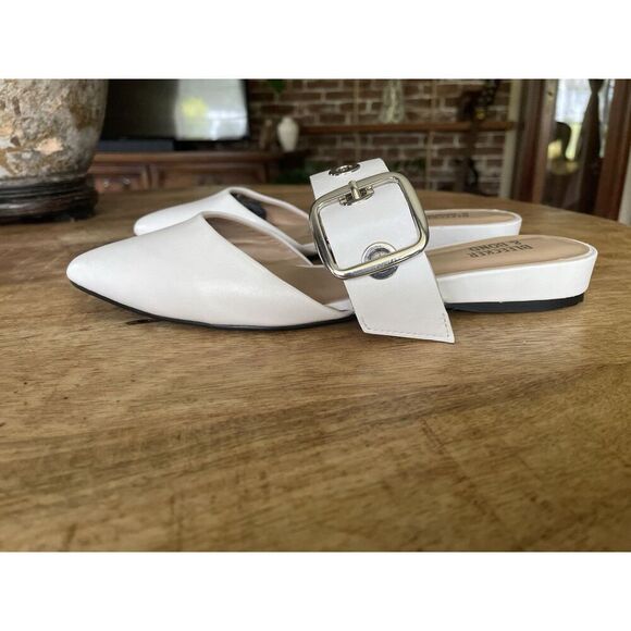 Bleecker & Bond White Leather Mules Size 7.5M Buckle Strap Pointed Toe Slide - Picture 1 of 8